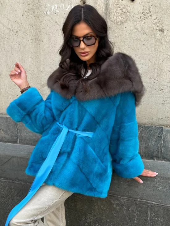 Норковый полушубок с капюшоном из меха куницы - цвет голубой