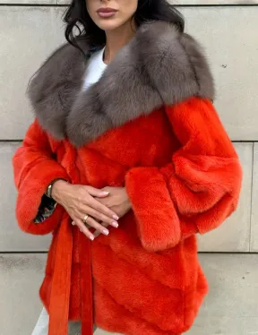 Шуба из меха норки цвета Grenadine (оранжевый) с капюшоном из меха куницы