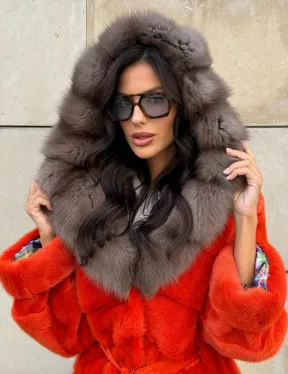 Шуба из меха норки цвета Grenadine (оранжевый) с капюшоном из меха куницы