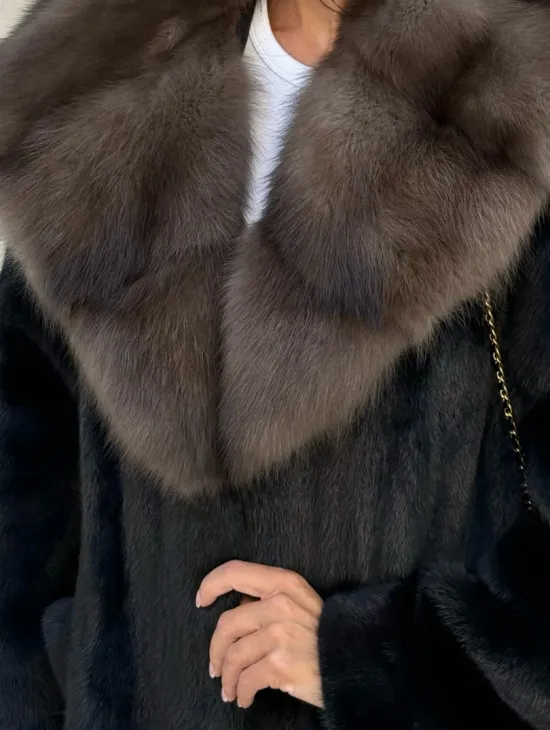 Шуба из норки Saga furs с капюшоном куницы, цельный мех - TOTAL BLACK