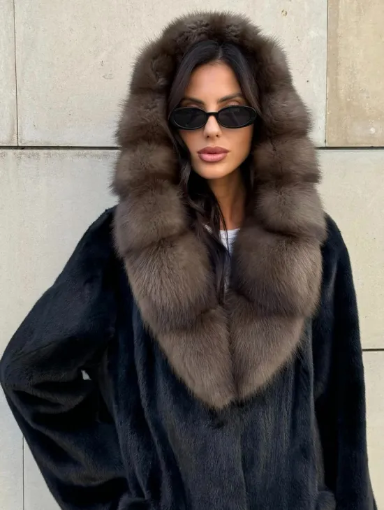 Шуба из норки Saga furs с капюшоном куницы, цельный мех - TOTAL BLACK