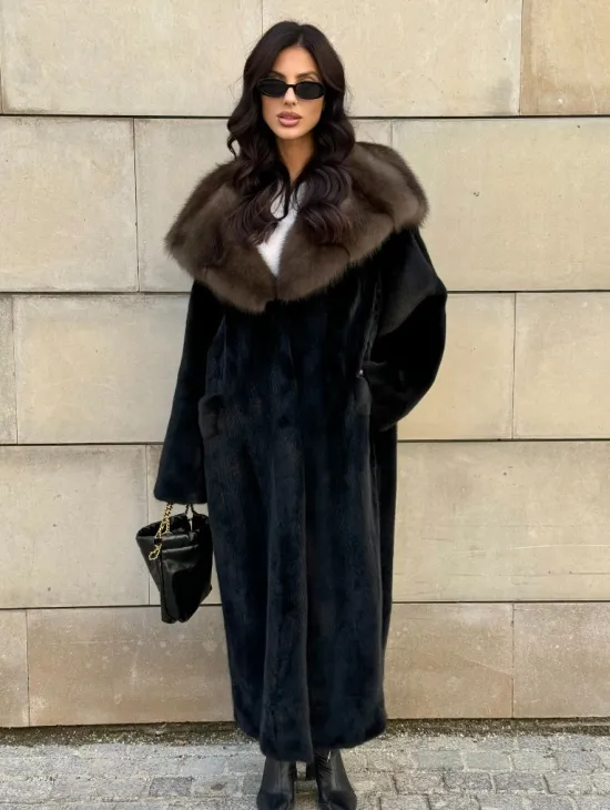 Шуба из норки Saga furs с капюшоном куницы, цельный мех - TOTAL BLACK