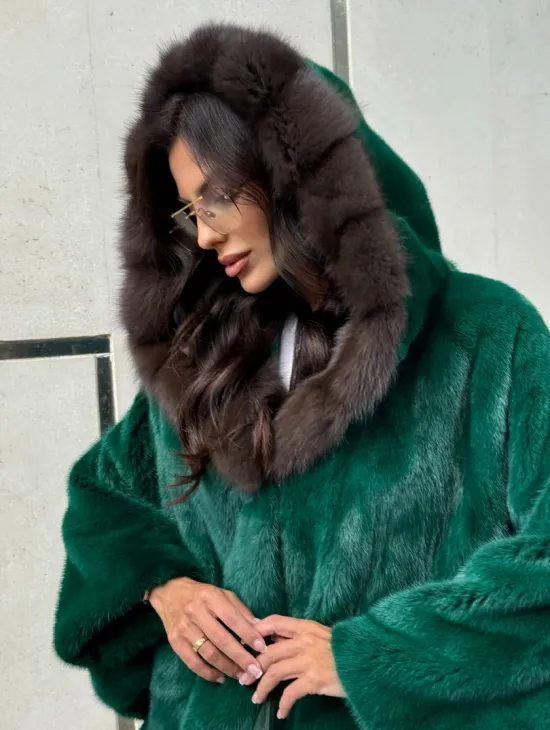 Шуба летучая мышь из норки с капюшоном из куницы - темный изумруд