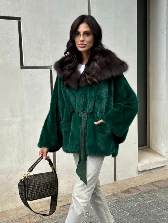 Шуба летучая мышь из норки с капюшоном из куницы - темный изумруд