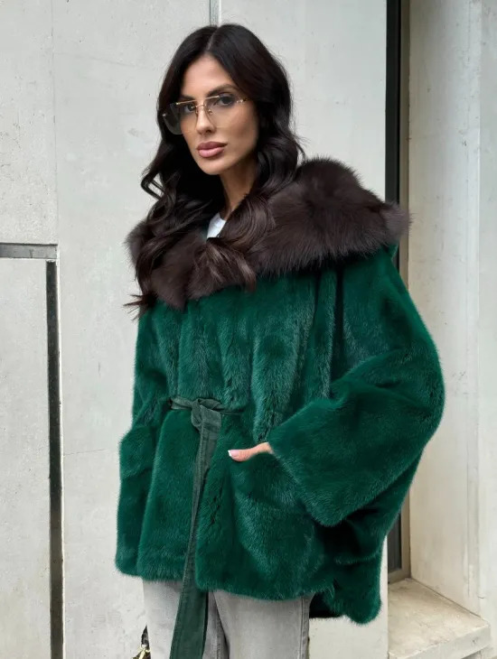 Шуба летучая мышь из норки с капюшоном из куницы - темный изумруд