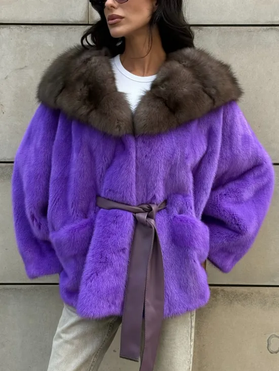 Шуба из норки Violet с капюшоном из меха куницы