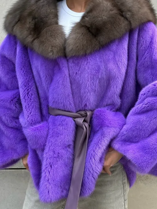 Шуба из норки Violet с капюшоном из меха куницы