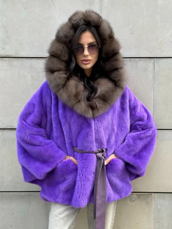 Шуба из норки Violet с капюшоном из меха куницы