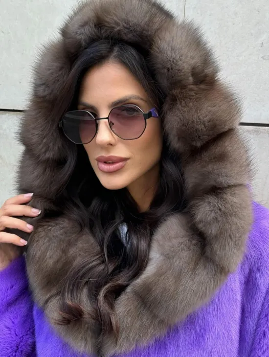 Шуба из норки Violet с капюшоном из меха куницы