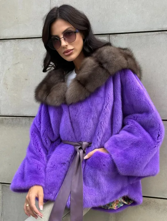 Шуба из норки Violet с капюшоном из меха куницы