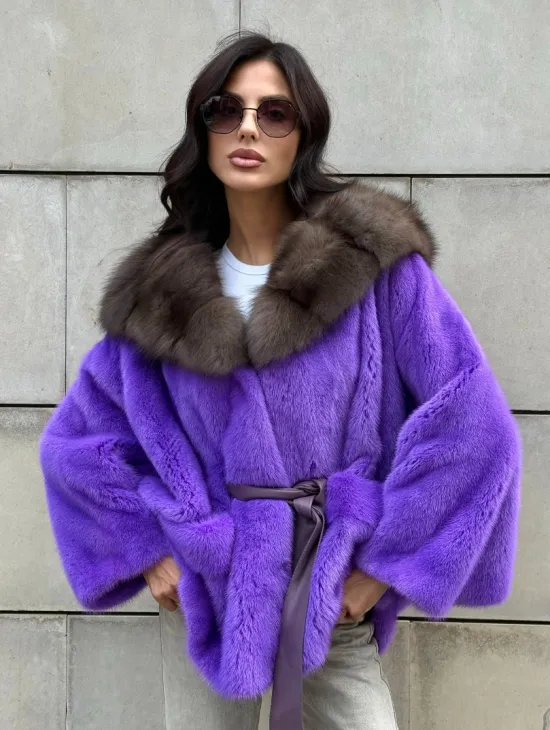 Шуба из норки Violet с капюшоном из меха куницы
