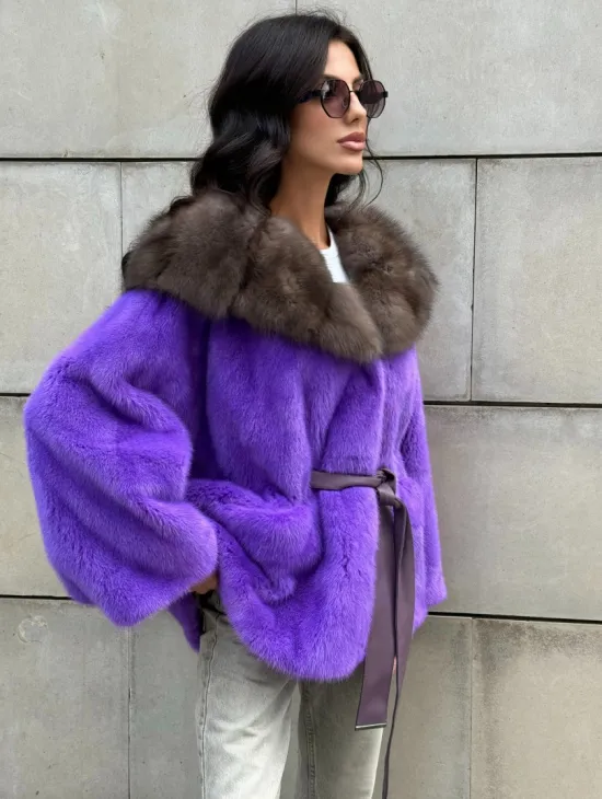 Шуба из норки Violet с капюшоном из меха куницы