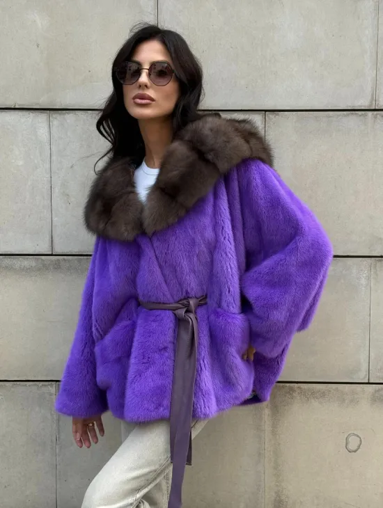 Шуба из норки Violet с капюшоном из меха куницы