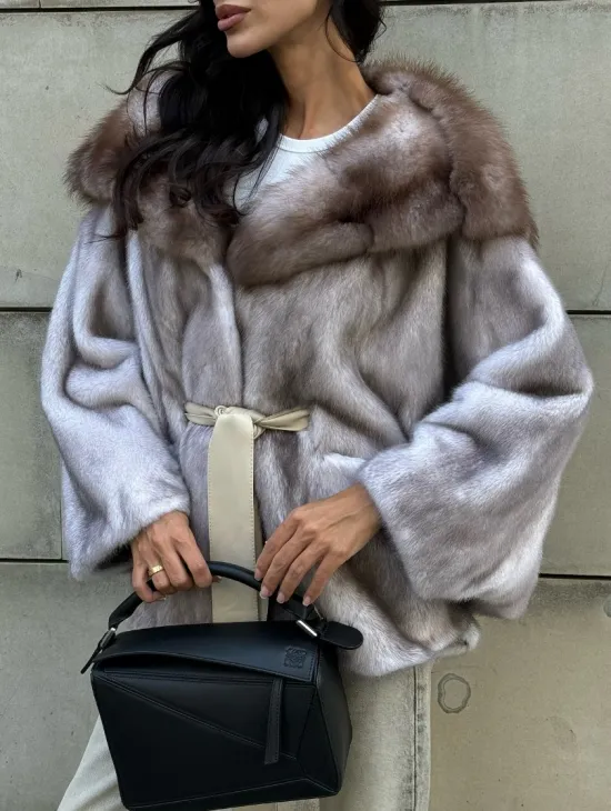 Шуба летучая мышь из меха норки с капюшоном куницы в технологии роспуск