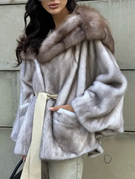 Шуба летучая мышь из меха норки с капюшоном куницы в технологии роспуск