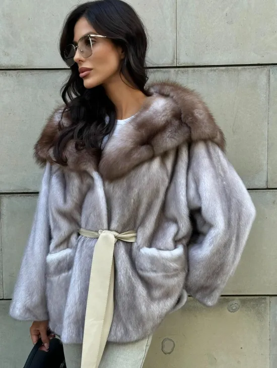 Шуба летучая мышь из меха норки с капюшоном куницы в технологии роспуск