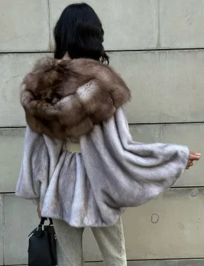 Шуба летучая мышь из меха норки с капюшоном куницы в технологии роспуск