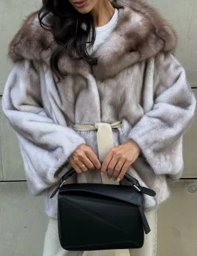 Шуба летучая мышь из меха норки с капюшоном куницы в технологии роспуск