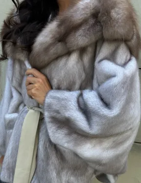 Шуба летучая мышь из меха норки с капюшоном куницы в технологии роспуск