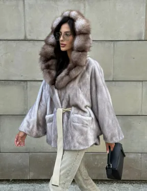 Шуба летучая мышь из меха норки с капюшоном куницы в технологии роспуск