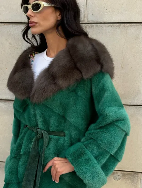 Шуба кимоно из норки с капюшоном из меха куницы - цвет малахит (зеленый)