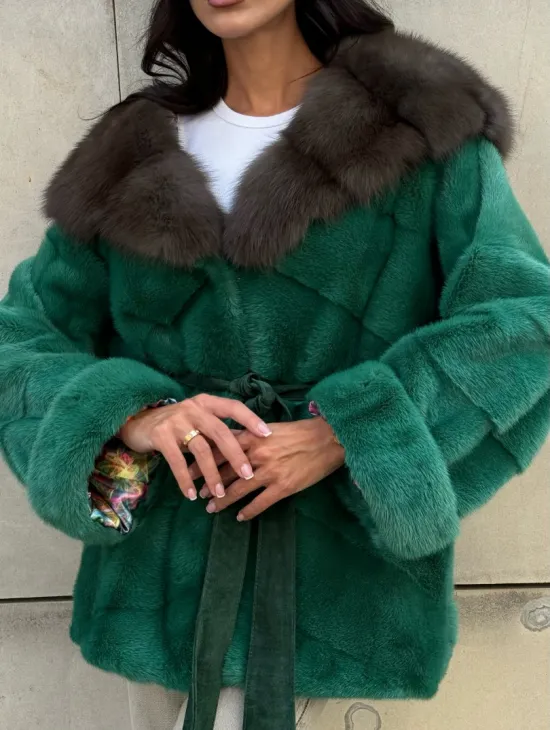 Шуба кимоно из норки с капюшоном из меха куницы - цвет малахит (зеленый)