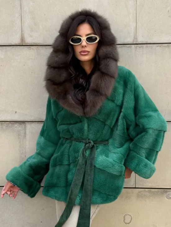 Шуба кимоно из норки с капюшоном из меха куницы - цвет малахит (зеленый)