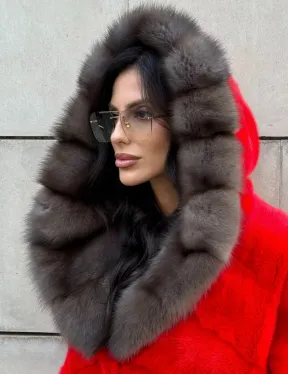 Полушубок из меха норки с капюшоном из куницы в карминовом цвете (красный)