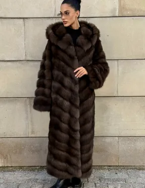Удлиненная шуба из меха куницы с капюшоном