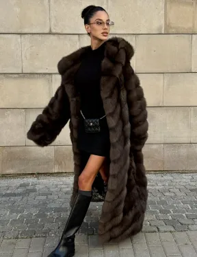 Удлиненная шуба из меха куницы с капюшоном