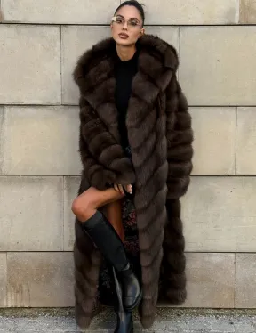 Удлиненная шуба из меха куницы с капюшоном