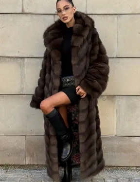 Удлиненная шуба из меха куницы с капюшоном