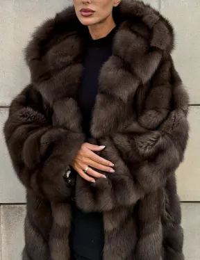 Удлиненная шуба из меха куницы с капюшоном
