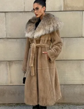 Шуба из норки Caramel с капюшоном из меха рыси
