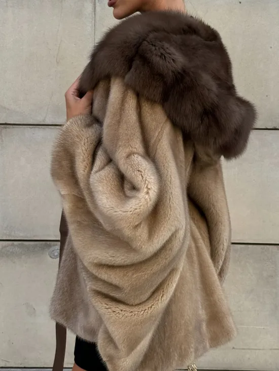 Шуба из аукционного меха норки NAFA MINK с капюшоном из куницы
