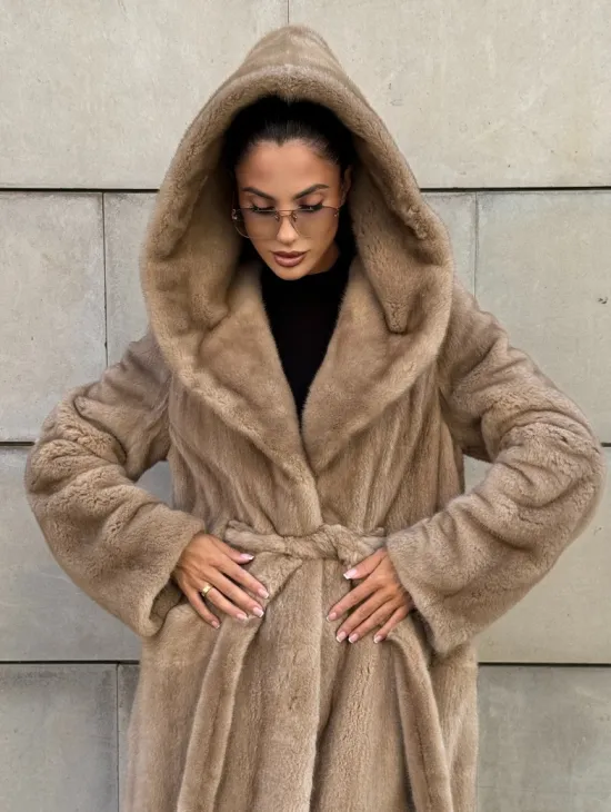 Шуба из скандинавской норки с капюшоном, цельный мех