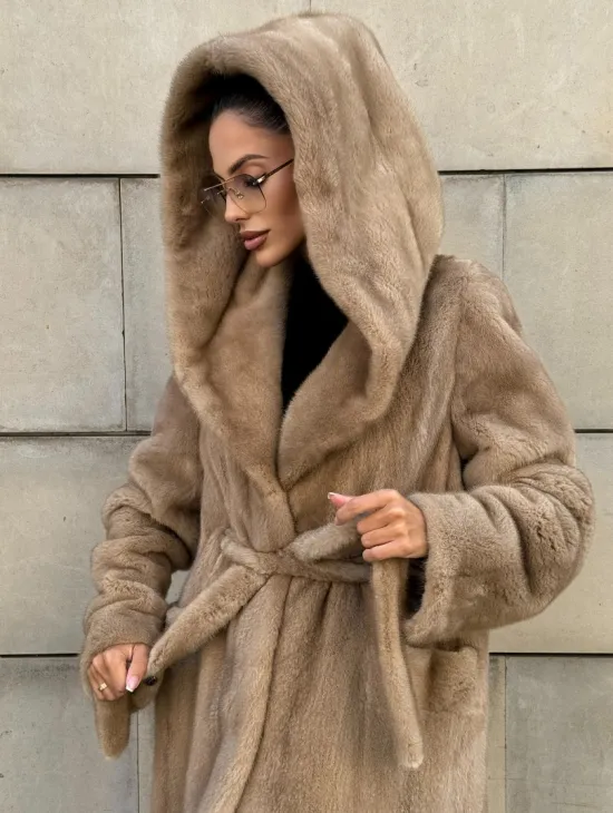 Шуба из скандинавской норки с капюшоном, цельный мех