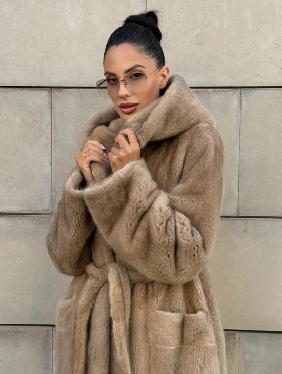 Шуба из скандинавской норки с капюшоном, цельный мех