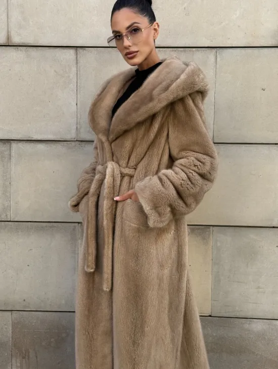 Шуба из скандинавской норки с капюшоном, цельный мех