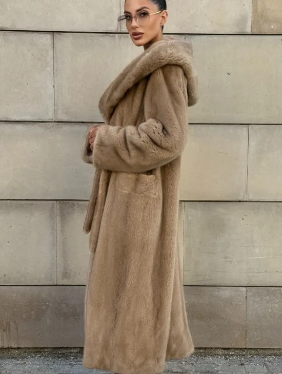 Шуба из скандинавской норки с капюшоном, цельный мех