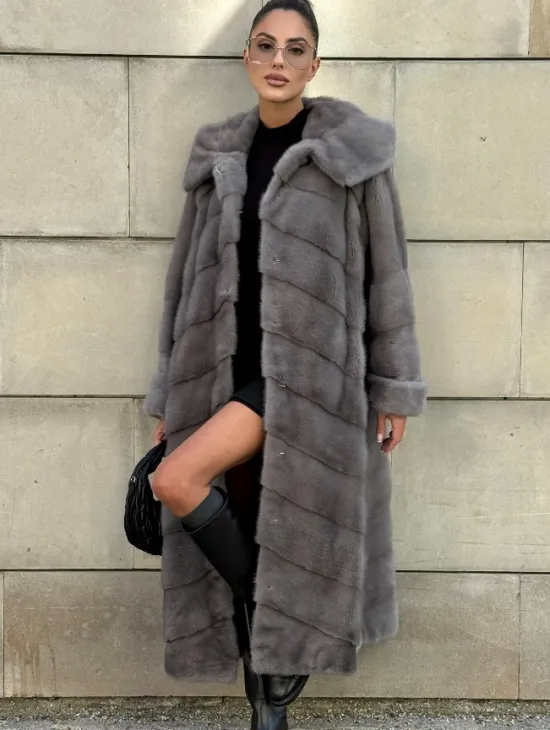 Шуба в диагональной выкладке меха норки, графит грей с капюшоном