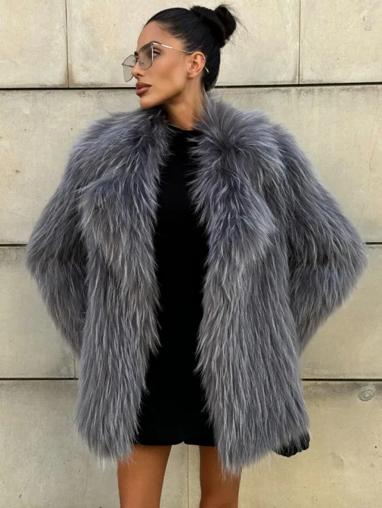 Шуба из меха енота на вязанной основе