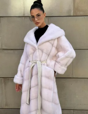 Шуба в диагональной выкладке меха норки White ice с капюшоном