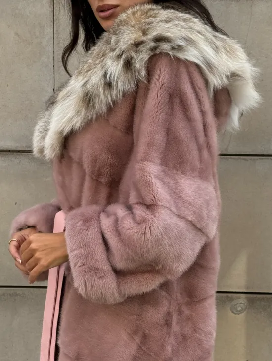 Шуба из натурального меха норки с капюшоном из рыси - цвет пудра