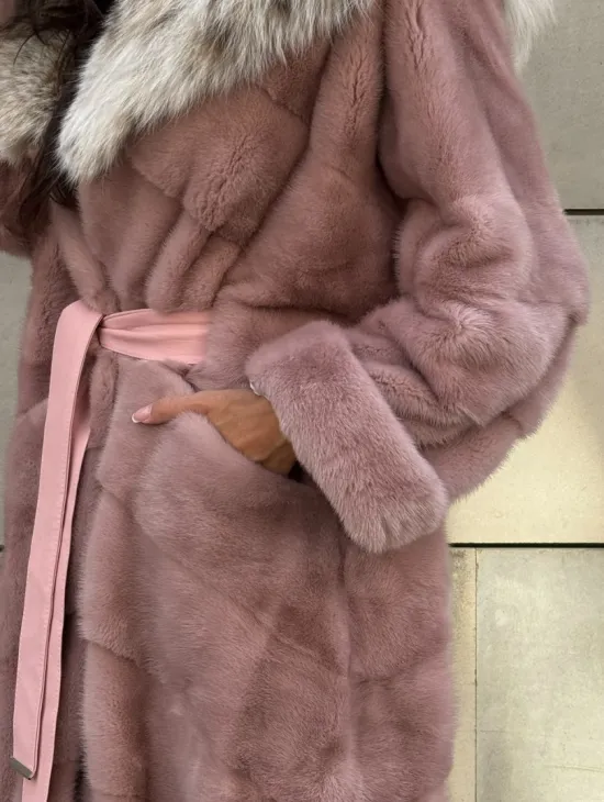 Шуба из натурального меха норки с капюшоном из рыси - цвет пудра