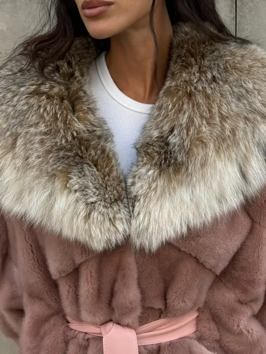 Шуба из натурального меха норки с капюшоном из рыси - цвет пудра