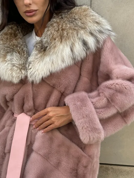 Шуба из натурального меха норки с капюшоном из рыси - цвет пудра