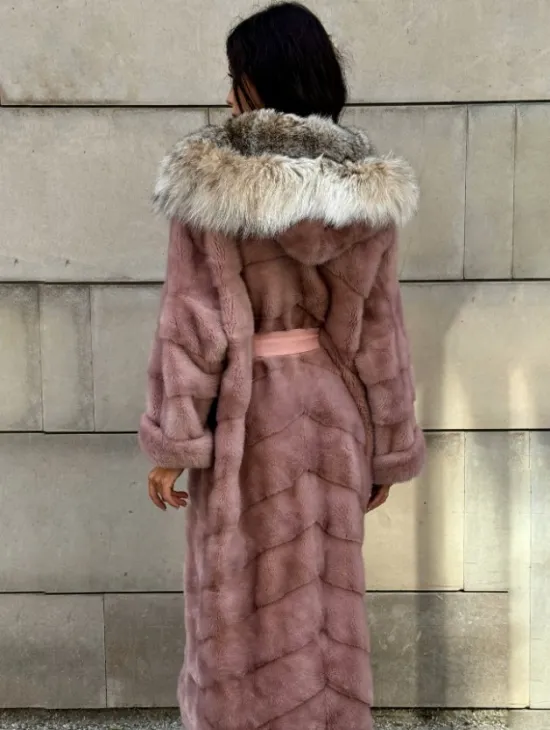 Шуба из натурального меха норки с капюшоном из рыси - цвет пудра