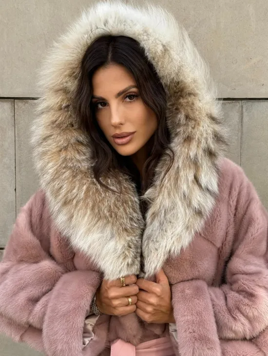 Шуба из натурального меха норки с капюшоном из рыси - цвет пудра