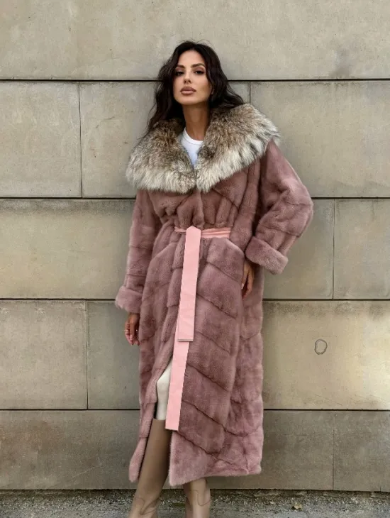 Шуба из натурального меха норки с капюшоном из рыси - цвет пудра